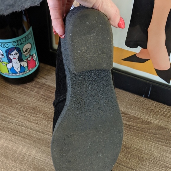 Fun, Comfy Universal Thread Booties - Picture 5 of 6